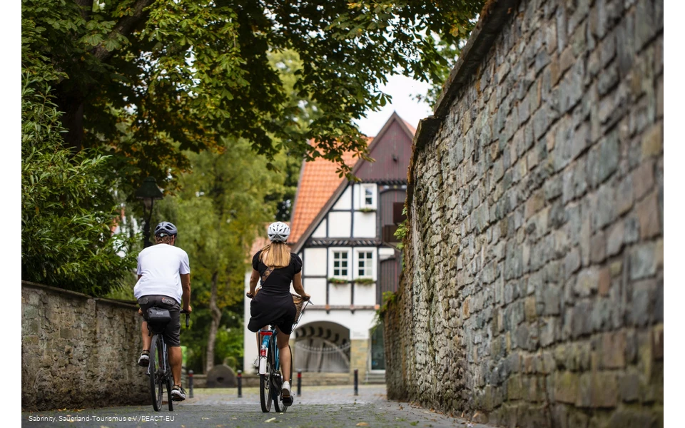 Radfaher im Soester Stadtkern