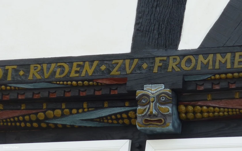 Neidköpfe am Haus Buuck