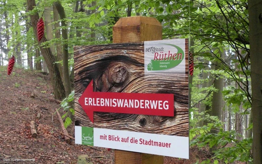 Wegeführung  Hinweisschild