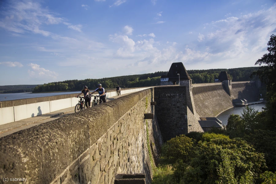 Anradeln M&ouml;hnesee_Radfahrer auf der Stamauer, (c) sabrinity.jpg