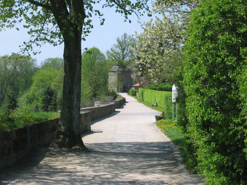 Stadtmauer Rüthen mit Blick auf den Hexenturm